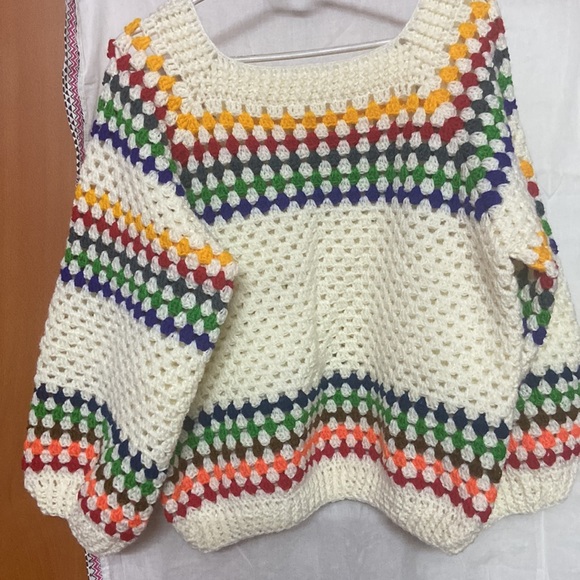 Handmade crocheted baloon sleeves pullover top - Picture 3 of 6